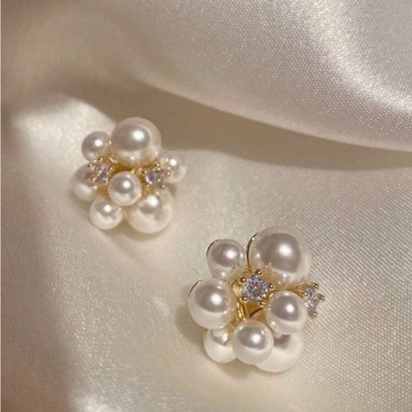 Elegant Pearl Cluster Earrings - Picture 3 of 5